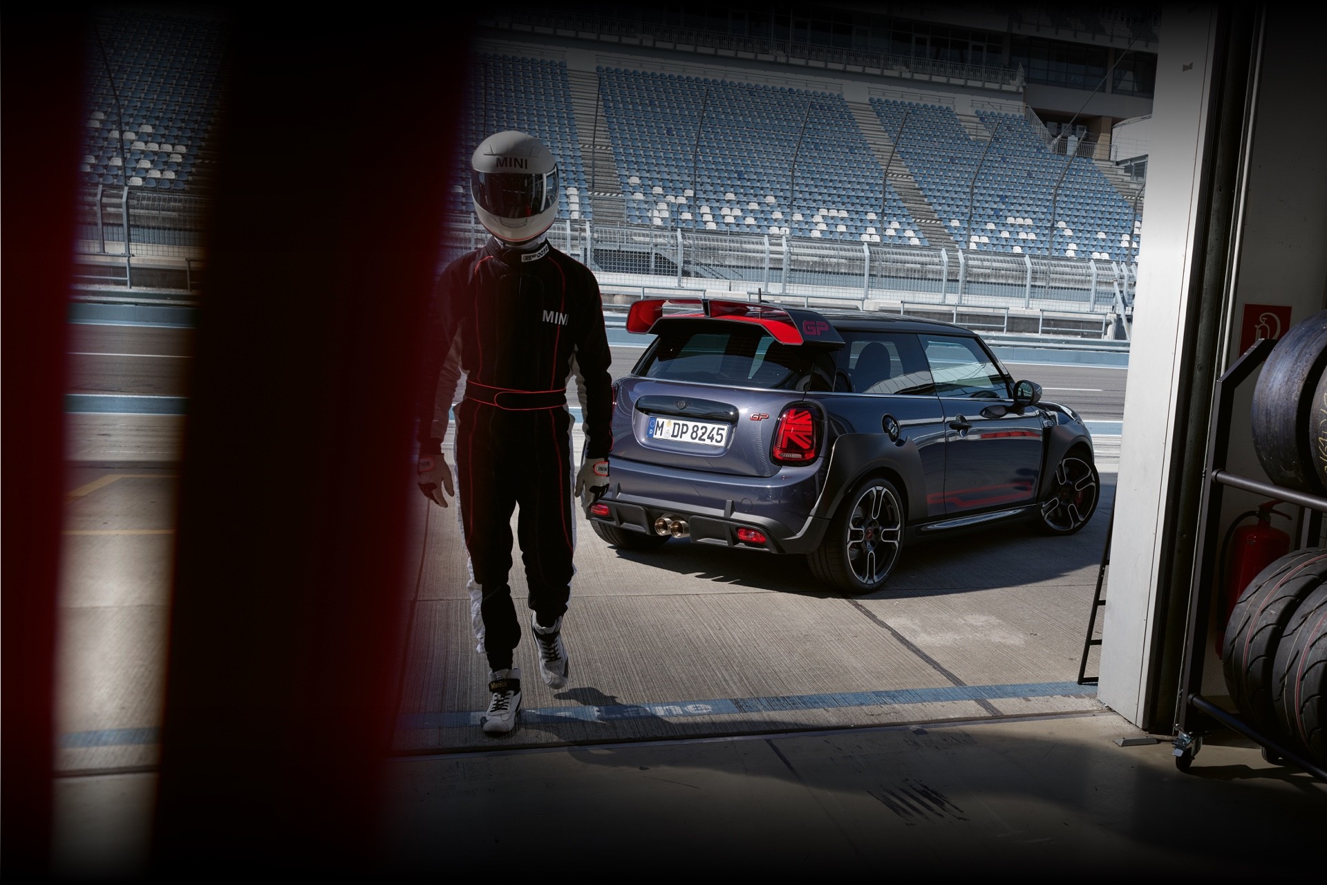 MINI John Cooper Works GP – pogled sa strane i otpozadi